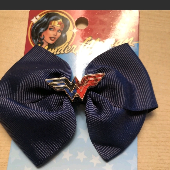 Wonder woman scrunchies & Hair Bow - Picture 2 of 4